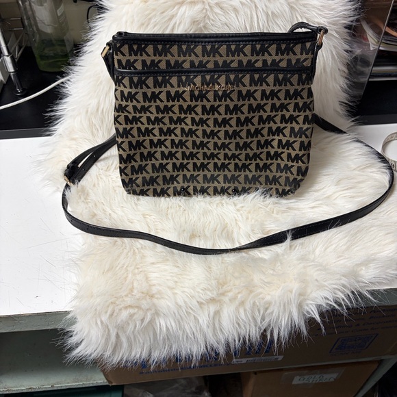 Michael Kors Handbags - Michael Kors Signature Black and Tan Crossbody Bag